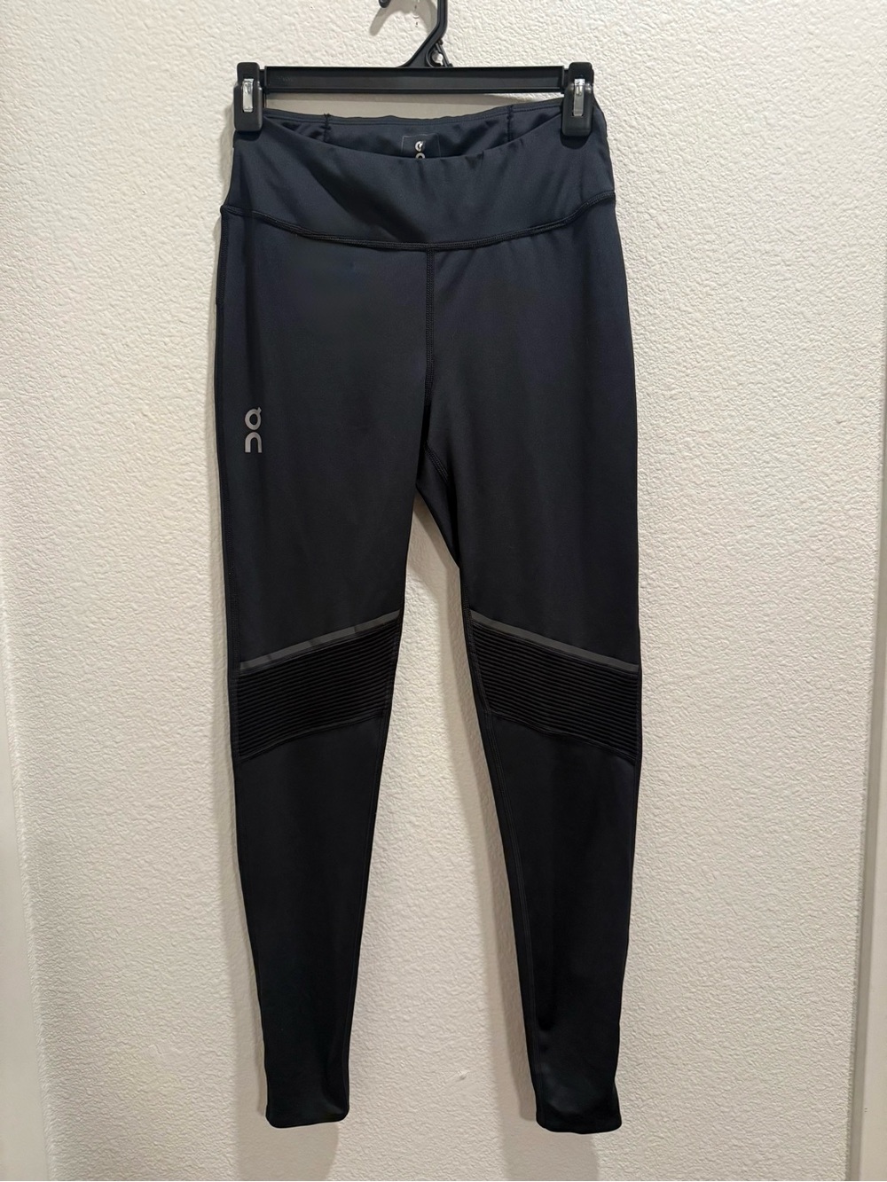 On Running Core Tights Black Performance Jeggings with Ribbed Knee Panels